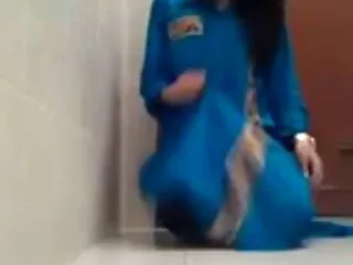 Sneaky MILF গরম টবে তরুণ ডাইরেক চোদাচুদি বন্ধু fucks